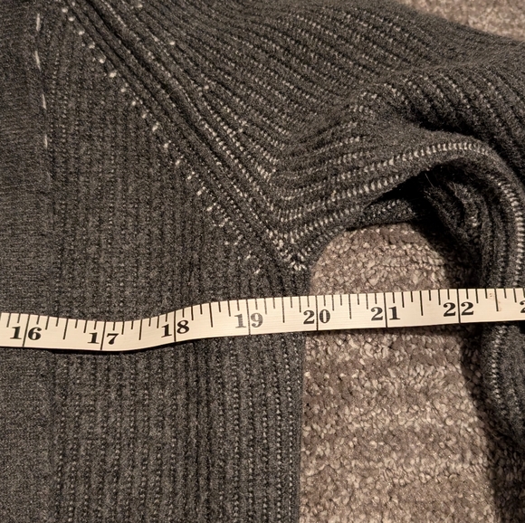 Pea in a Pod Maternity Gray White Boho Cardigan - Picture 7 of 8